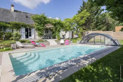 Piscine de l'établissement Au Coeur Du Bien Etre, chambre d'hôtes avec piscine chauffée et couverte, SPA, sauna, massages ou située à proximité