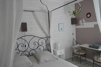 Un ou plusieurs lits dans un hébergement de l'établissement Au Coeur Du Bien Etre, chambre d'hôtes avec piscine chauffée et couverte, SPA, sauna, massages