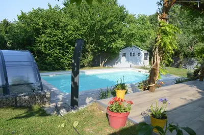 Piscine de l'établissement Au Coeur Du Bien Etre, chambre d'hôtes avec piscine chauffée et couverte, SPA, sauna, massages ou située à proximité