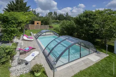 Piscine de l'établissement Au Coeur Du Bien Etre, chambre d'hôtes avec piscine chauffée et couverte, SPA, sauna, massages ou située à proximité