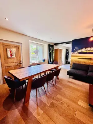 Coin salon dans l'établissement Maison 1440 - SPIRIT, logement Atypique Sport Auto