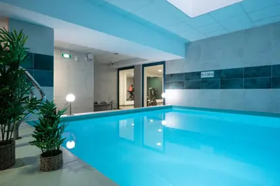 Piscine de l'établissement Nemea Appart Hotel Quai Victor Tours Centre ou située à proximité