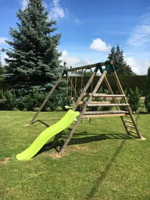 Aire de jeux pour enfants de l'établissement Gîte de Roches Hibou