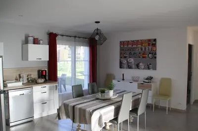 Cuisine ou kitchenette dans l'établissement Gîte de Roches Hibou