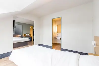 Un ou plusieurs lits dans un hébergement de l'établissement B&B HOTEL Tours Parc Expo St-Avertin