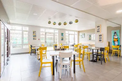 Restaurant ou autre lieu de restauration dans l'établissement B&B HOTEL Tours Parc Expo St-Avertin