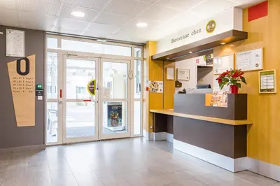 Hall ou réception de l'établissement B&B HOTEL Tours Parc Expo St-Avertin