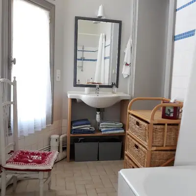 Salle de bains dans l'établissement La Violiere