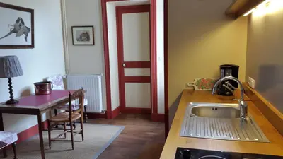 Cuisine ou kitchenette dans l'établissement La Violiere
