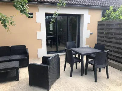 Terrasse ou espace extérieur de l'établissement Aux Jardins De La Guyonnière Gîte 2 à 13 personnes