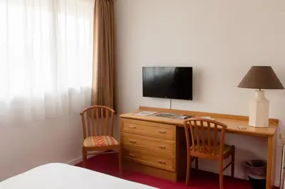 Télévision ou salle de divertissement dans l'établissement Cit'Hotel Criden
