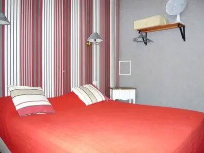 Un ou plusieurs lits dans un hébergement de l'établissement Cit'Hôtel - Restaurant Saint Jacques