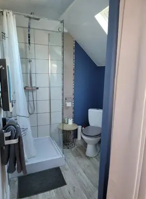 Salle de bains dans l'établissement Gîtes et Chambres des Coteaux