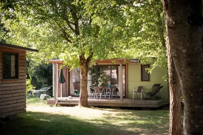 Jardin de l'établissement Huttopia Saumur