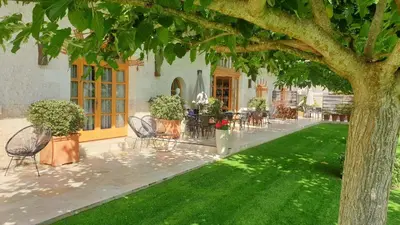 Jardin de l'établissement Les Loges de Saint Eloi