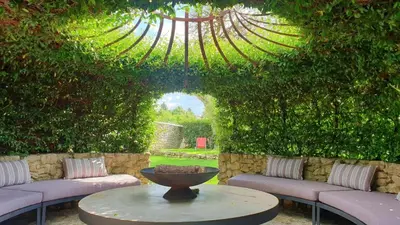 Jardin de l'établissement Les Loges de Saint Eloi
