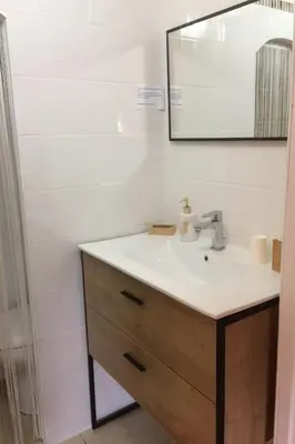 Salle de bains dans l'établissement La Noisetiere