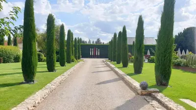 Jardin de l'établissement Les Loges de Saint Eloi- Gîtes