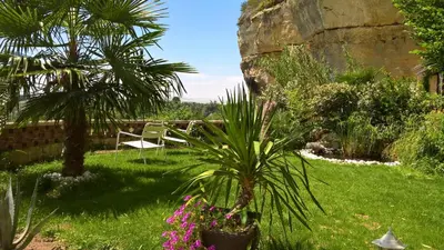 Jardin de l'établissement Le Gite de la Loire