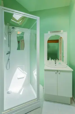Salle de bains dans l'établissement Chambres d'hôtes - Domaine Gigou