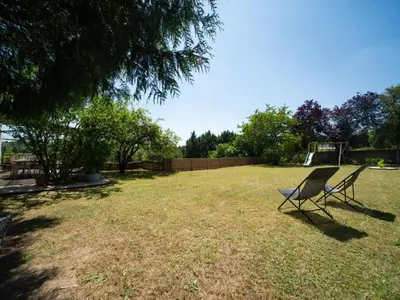 Jardin de l'établissement Holiday Home Le Pigeonnier by Interhome