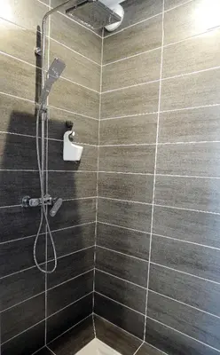 Salle de bains dans l'établissement Logis du Lièvre d'or