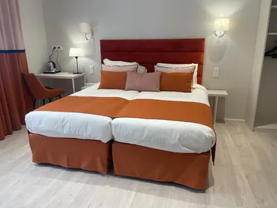 Un ou plusieurs lits dans un hébergement de l'établissement Kyriad Saumur Hyper Centre Hôtel, Appartements, Séminaires et SPA soins Sothys Paris