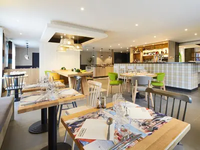 Restaurant ou autre lieu de restauration dans l'établissement Campanile Le Mans - Arnage