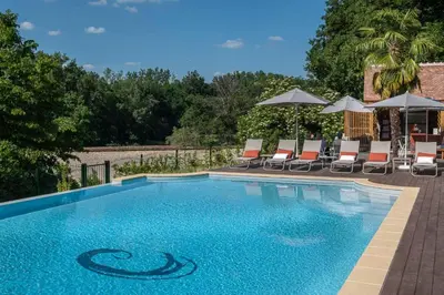 Piscine de l'établissement Château De Pray ou située à proximité