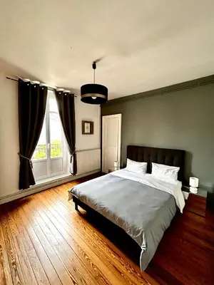 Un ou plusieurs lits dans un hébergement de l'établissement Appartements Plantagenet - Le 27