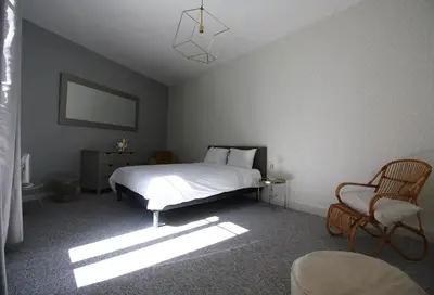 Un ou plusieurs lits dans un hébergement de l'établissement Appartements Plantagenet - Le 27