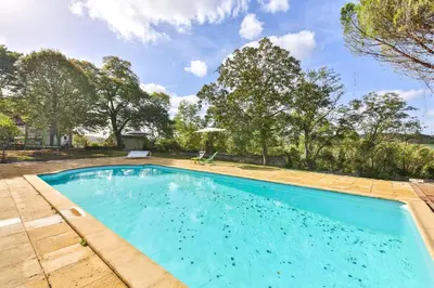 Piscine de l'établissement Les Terrasses De Chaumont 1 ou située à proximité