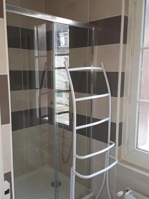 Salle de bains dans l'établissement Au Près du Zoo