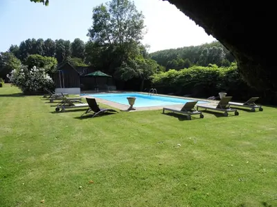 Piscine de l'établissement Chateau de Vaux ou située à proximité