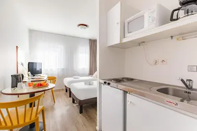 Cuisine ou kitchenette dans l'établissement Appart'City Classic Blois