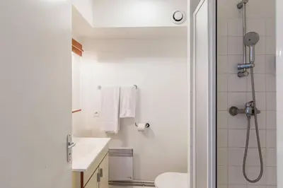 Salle de bains dans l'établissement Comfort Aparthotel Le Mans