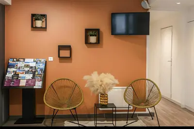 Télévision ou salle de divertissement dans l'établissement Comfort Aparthotel Le Mans