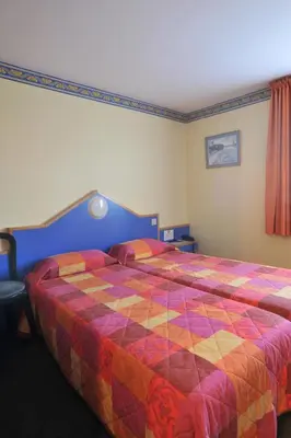 Un ou plusieurs lits dans un hébergement de l'établissement Fasthotel Vendome