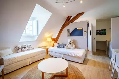 Un ou plusieurs lits dans un hébergement de l'établissement The Originals Boutique, Hôtel Le Londres, Saumur