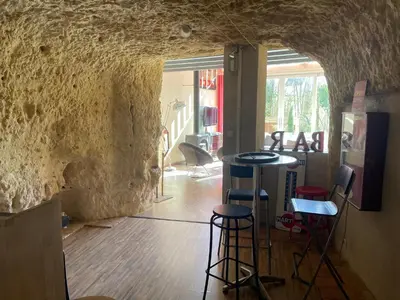 Coin salon dans l'établissement La maison des caves