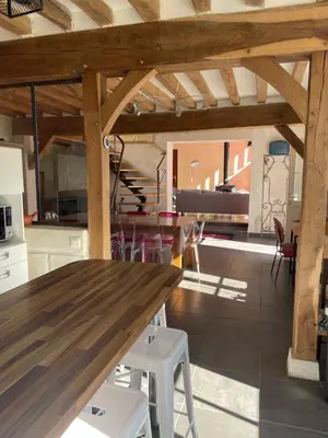 Cuisine ou kitchenette dans l'établissement La maison des caves