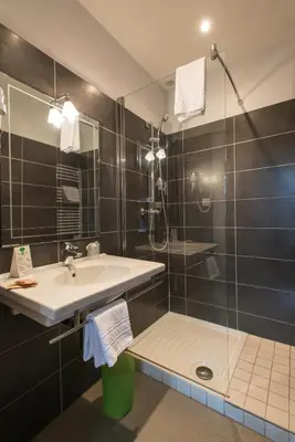Salle de bains dans l'établissement Hotel Mirabeau