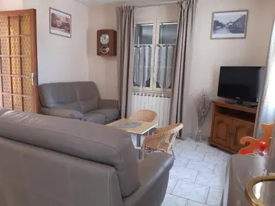 Télévision ou salle de divertissement dans l'établissement La Tuilerie