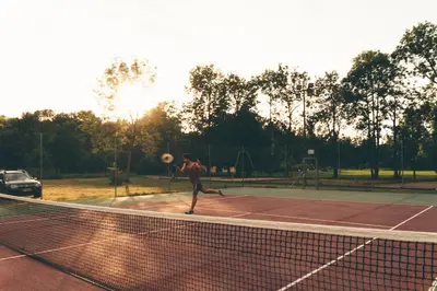 Tennis ou squash au sein de le village vacances ou à proximité