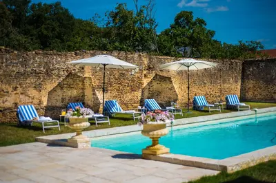 Piscine de l'établissement Hôtel du Domaine de La Groirie - Le Mans ou située à proximité