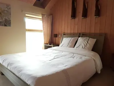 Un ou plusieurs lits dans un hébergement de l'établissement Logis Hôtel Relais Des Caillères