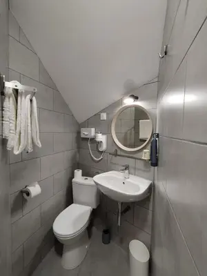 Salle de bains dans l'établissement The Originals Access, Hotel Le Canter Saumur