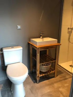 Salle de bains dans l'établissement Cabane du Circuit