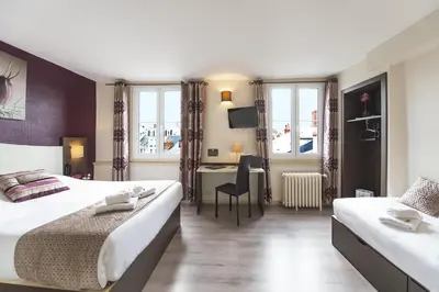 Un ou plusieurs lits dans un hébergement de l'établissement Logis Hôtel Restaurant Cristal
