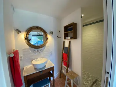 Télévision ou salle de divertissement dans l'établissement Une Maison en Touraine